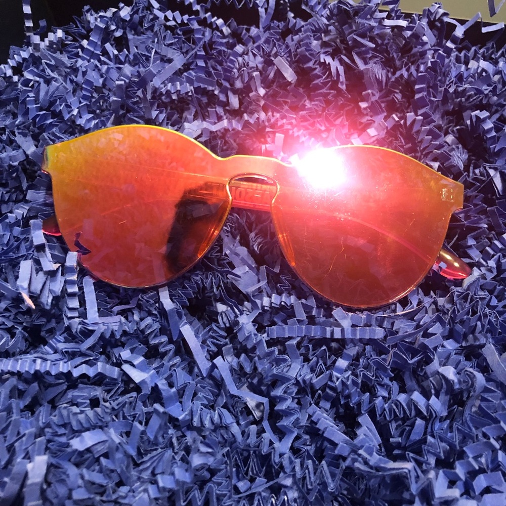GUC Absolut Grapefruit pink and gold mirrored sunglasses ๐ - Picture 3 of 5